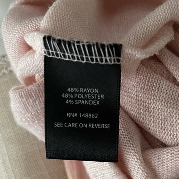 Torrid super soft light pink plush pocket cowl neck shirt Never worn Size 0 - Picture 4 of 5